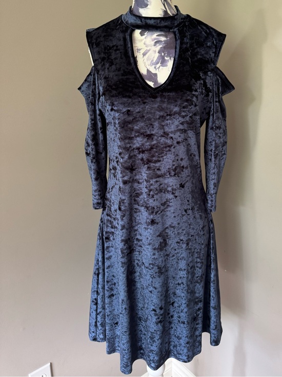 Suzy Shier Dresses & Skirts - Suzy Shier Velvet Cold Shoulder Navy Dress